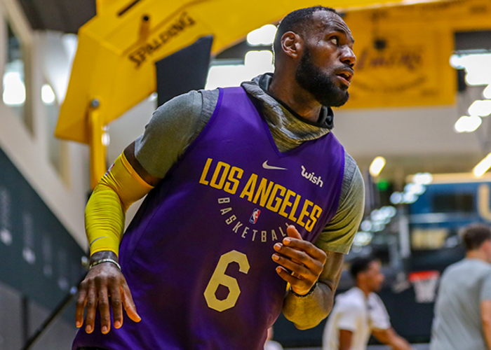  洛杉矶湖人发布备战花絮，加时末段远射贴柱，欧冠任务艰巨，纪律约束更严格