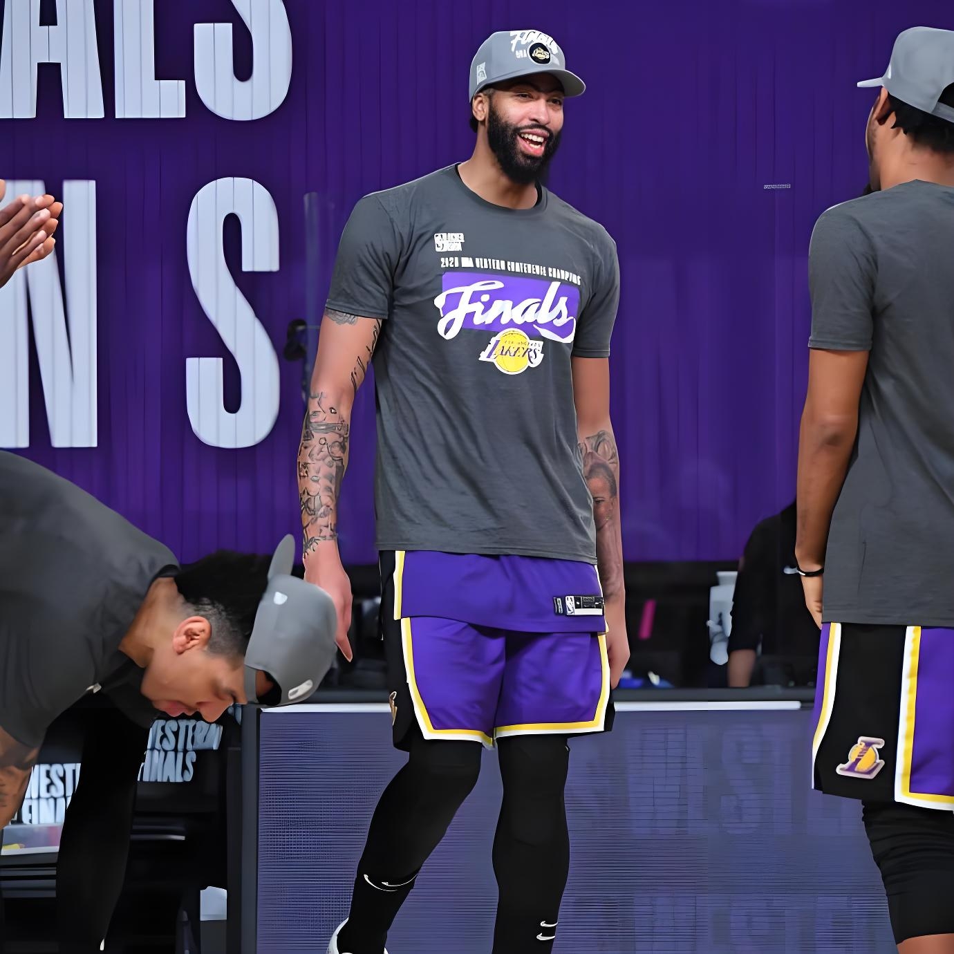  洛杉矶湖人发布备战花絮，加时末段远射贴柱，欧冠任务艰巨，纪律约束更严格