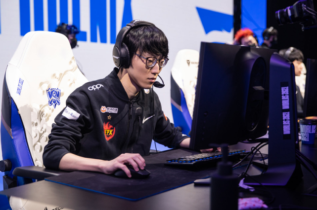 一竞技-詹姆斯在FPX比赛中爆冷，赛况扑朔迷离引发热议！的简单介绍