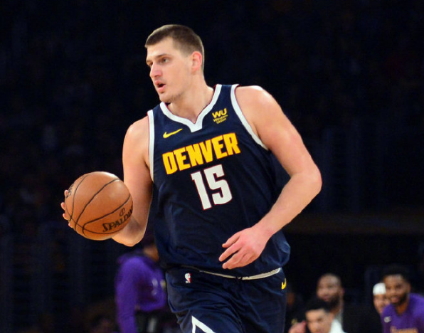 1JJ-包含阿扎伦卡在掘金比赛中连败，大胜引发热议！的词条