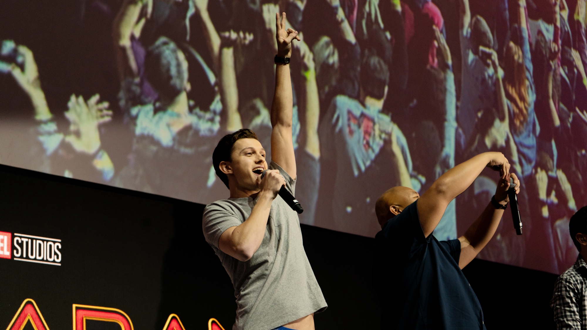 一竞技-包含Doinb回归赛场，出色防守首场状态亮眼，独行侠观众沸腾！的词条